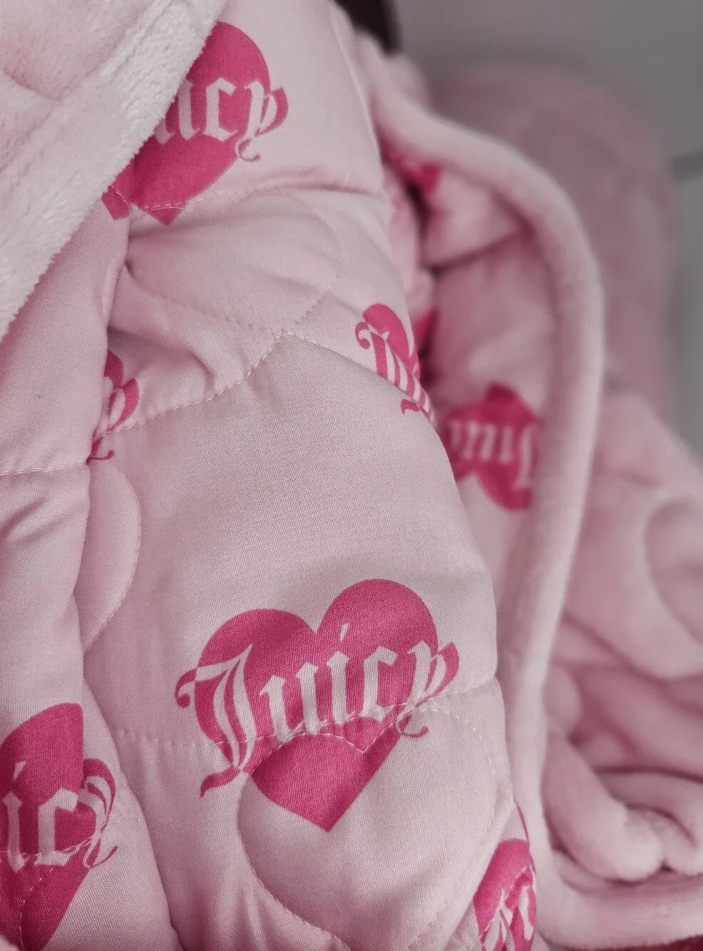 NWT JUICY COUTURE KING SIZED 3 PIECE PLUSH REVERSIBLE QUILT SET! PINK! JC!